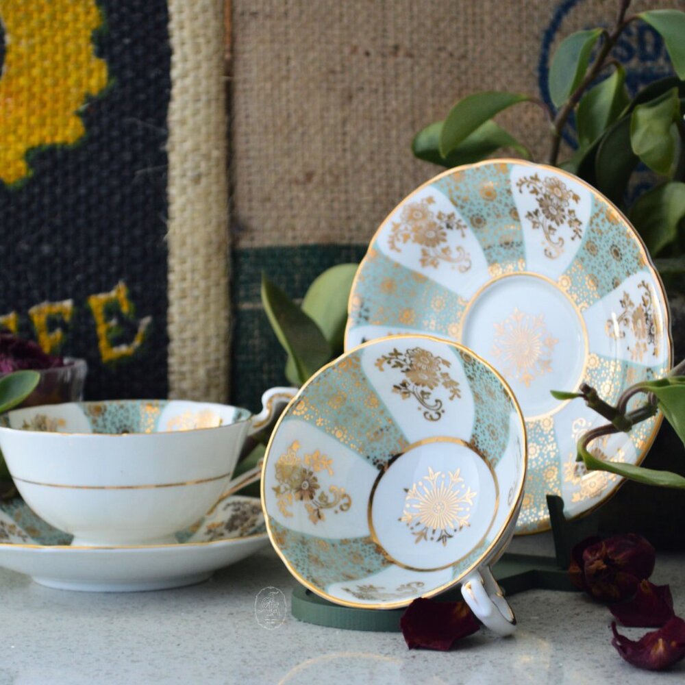 Paragon Single Warrant 1963 Sage Green & Gold Wide Teacups – Set of 2, Mint Cond